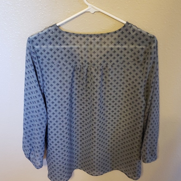Perfect blouse for work! - Picture 5 of 5